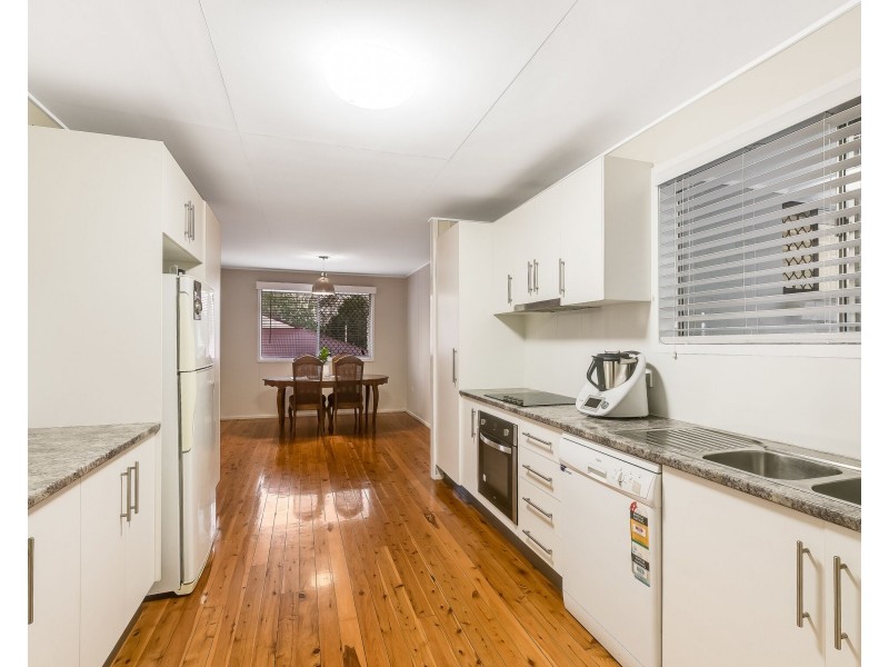 4 Macqueen Street, Mount Lofty QLD 4350
