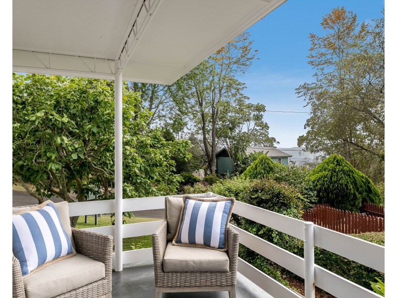 4 Macqueen Street, Mount Lofty QLD 4350