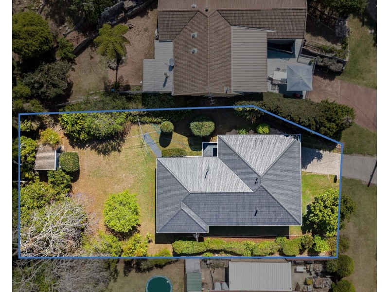 4 Macqueen Street, Mount Lofty QLD 4350