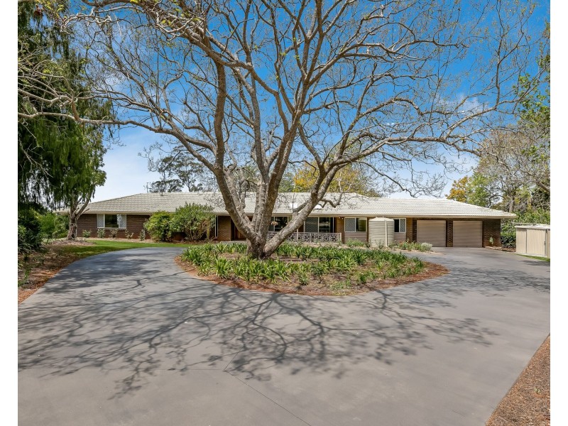 8 Spring Street, Middle Ridge QLD 4350