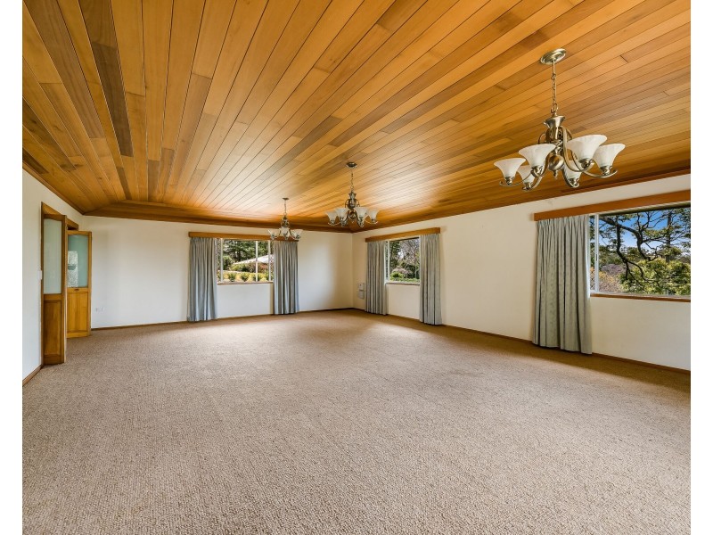 8 Spring Street, Middle Ridge QLD 4350