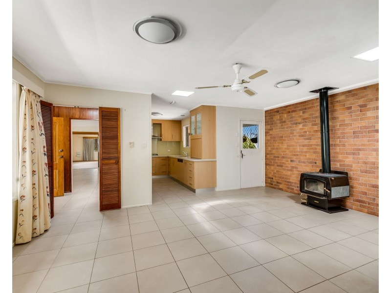 8 Spring Street, Middle Ridge QLD 4350