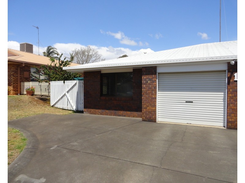 1/10 Hanna Court, Kearneys Spring QLD 4350