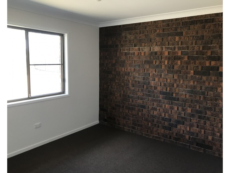 1/10 Hanna Court, Kearneys Spring QLD 4350