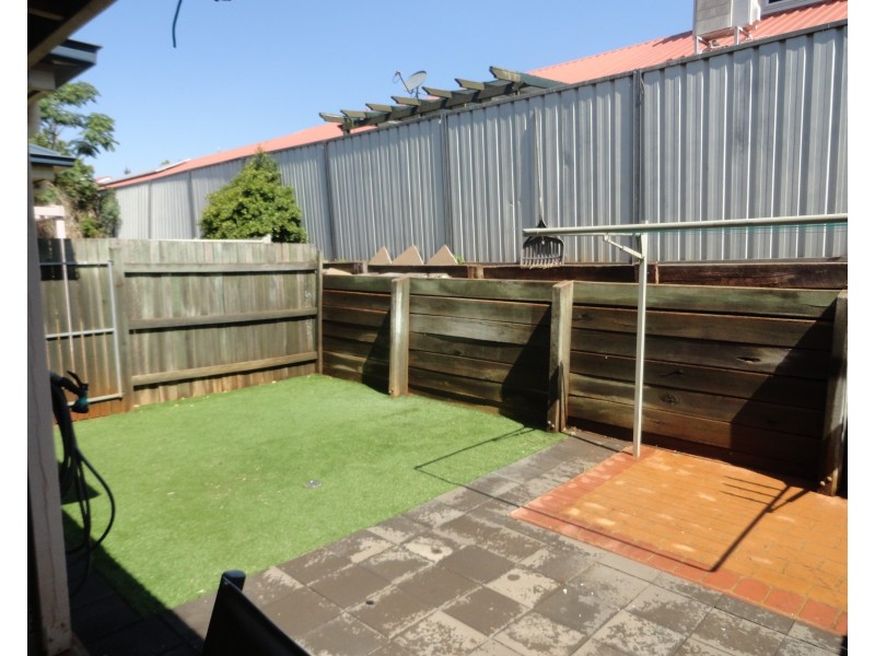 11/27 Gladstone Street, Newtown QLD 4350
