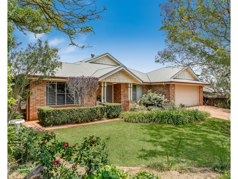 16 Parsley Drive, Middle Ridge QLD 4350