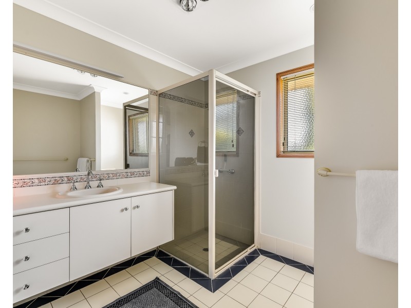 16 Parsley Drive, Middle Ridge QLD 4350