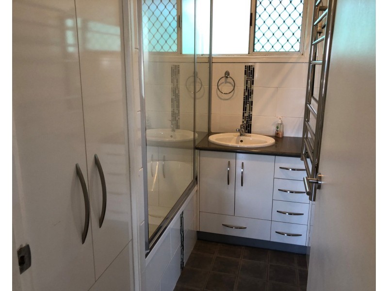 290 North Street, Rockville QLD 4350