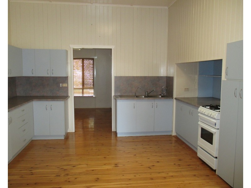 8 Venture Street, North Toowoomba QLD 4350