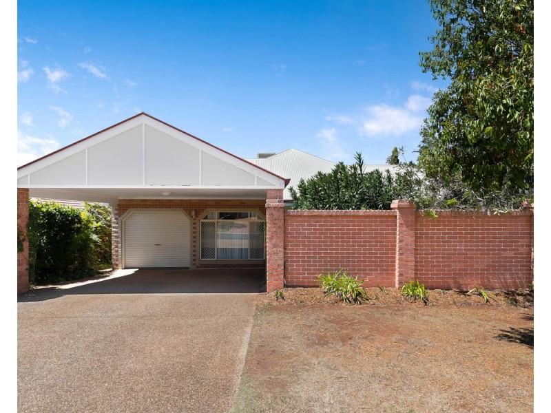 341 Spring Street, Kearneys Spring QLD 4350