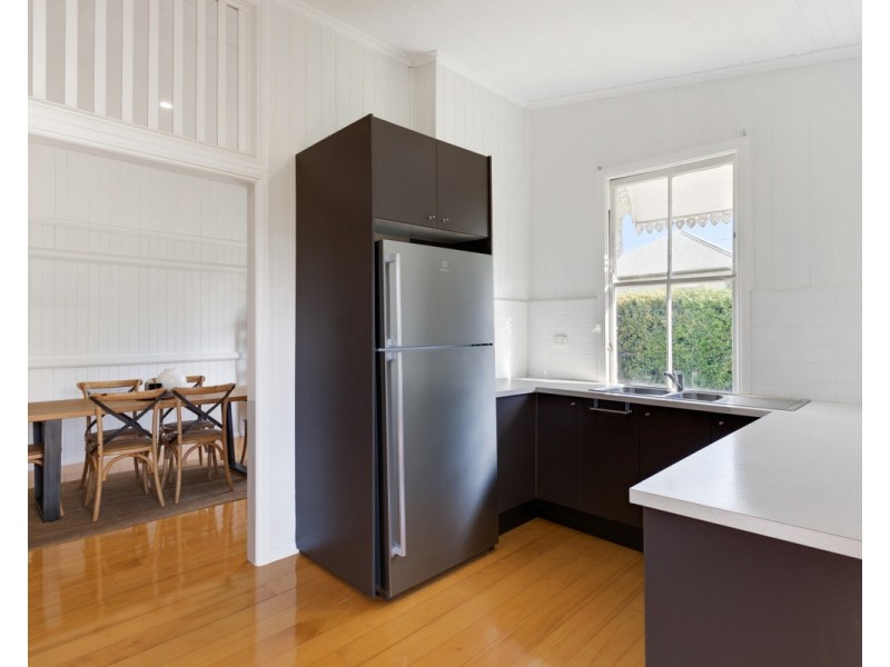 43 West Street, Newtown QLD 4350