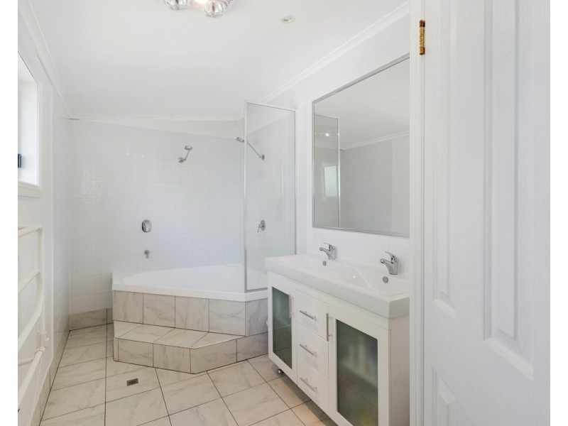 43 West Street, Newtown QLD 4350