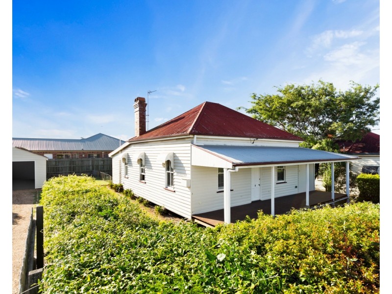 43 West Street, Newtown QLD 4350