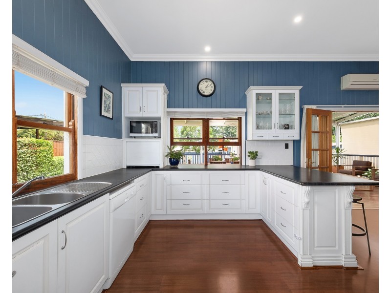 194 Campbell Street, Newtown QLD 4350