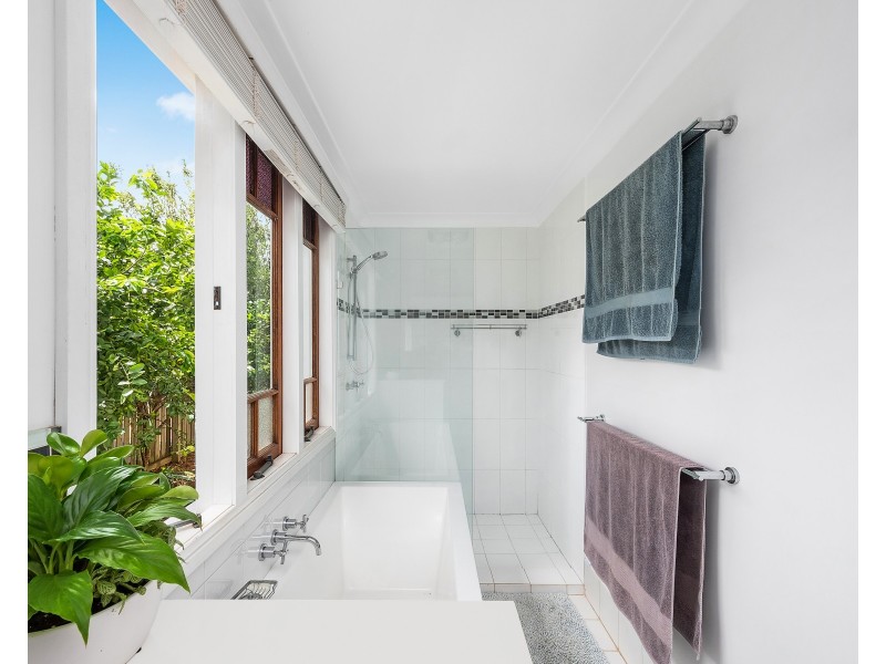 194 Campbell Street, Newtown QLD 4350