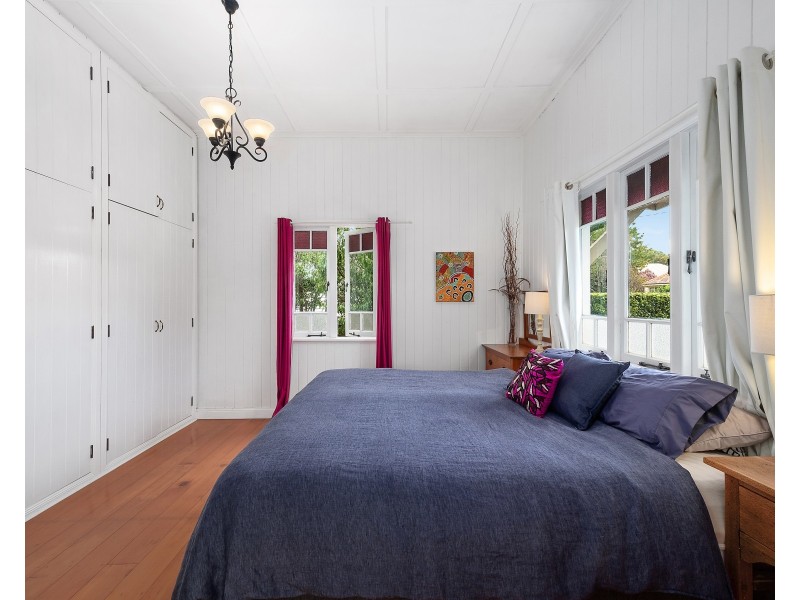 194 Campbell Street, Newtown QLD 4350