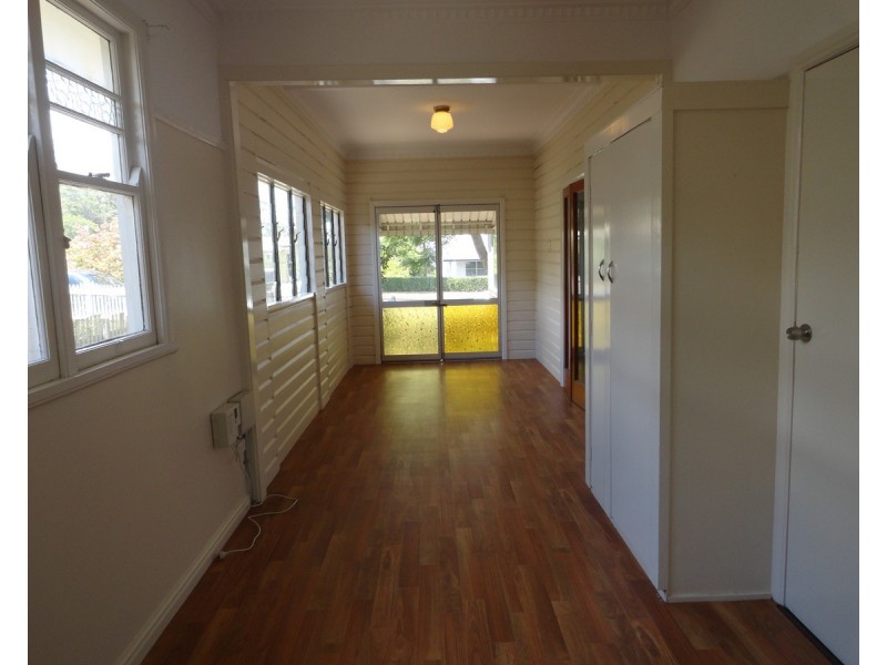 13 Glendower Street, Mount Lofty QLD 4350