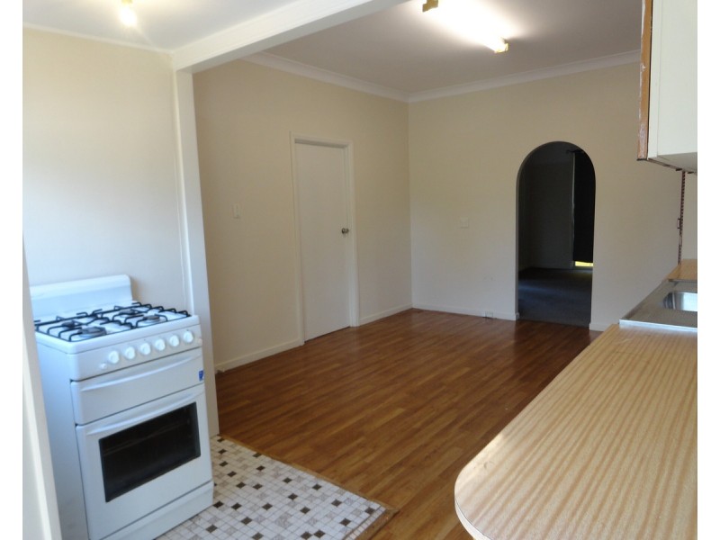 13 Glendower Street, Mount Lofty QLD 4350