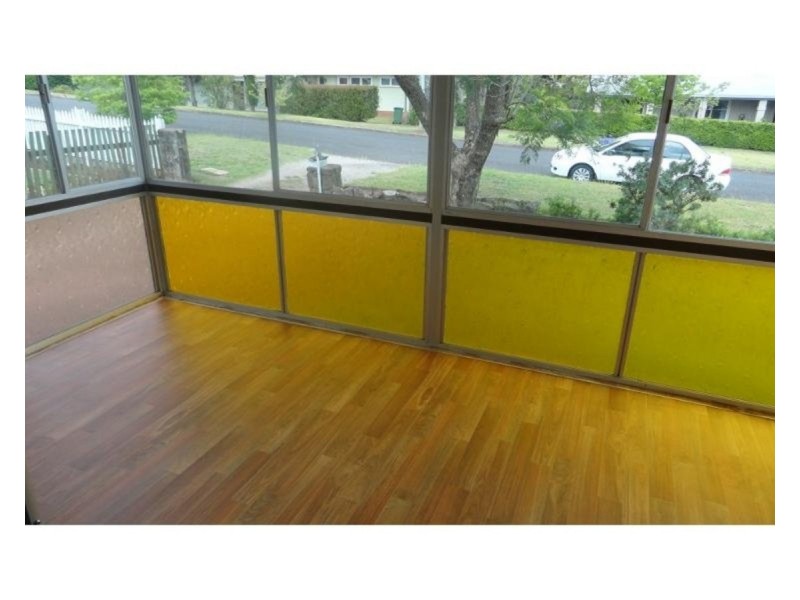 13 Glendower Street, Mount Lofty QLD 4350