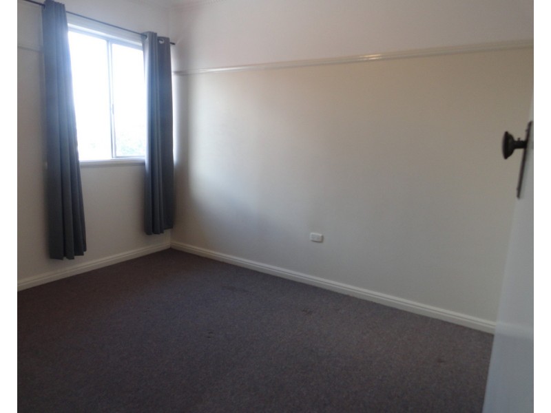 13 Glendower Street, Mount Lofty QLD 4350