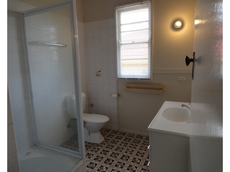 13 Glendower Street, Mount Lofty QLD 4350