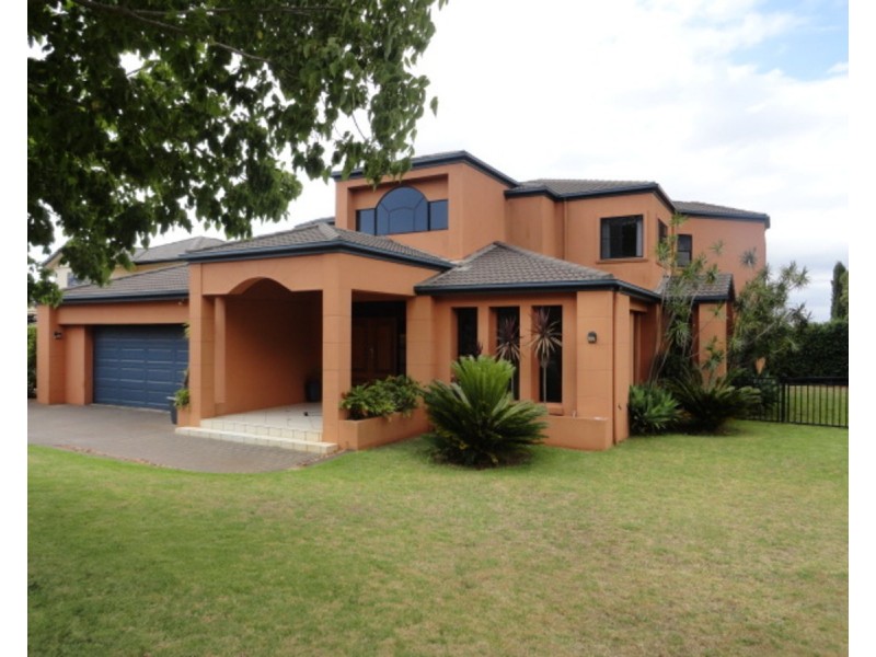17 Glen Eagles Drive, Middle Ridge QLD 4350