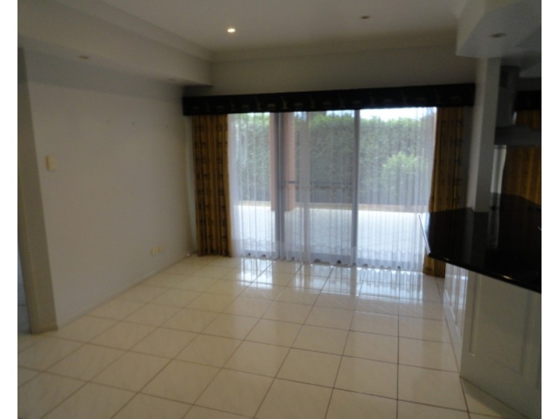 17 Glen Eagles Drive, Middle Ridge QLD 4350