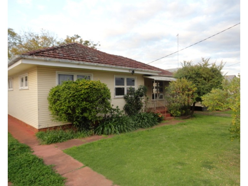 15 Bristol Street, Newtown QLD 4350