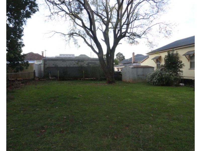 15 Bristol Street, Newtown QLD 4350