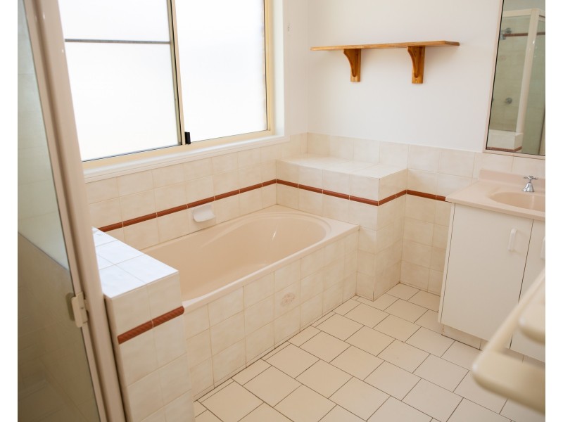 2 Dandelion Drive, Middle Ridge QLD 4350