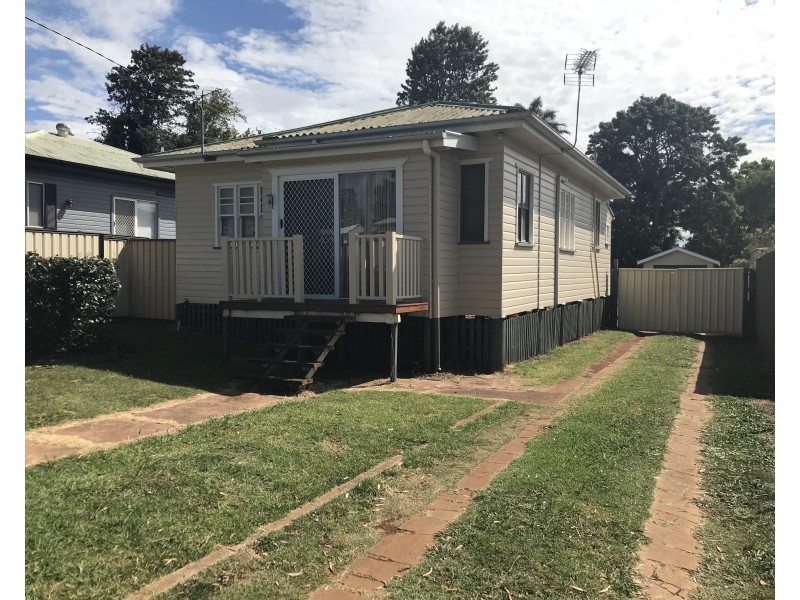 341 Tor Street, Wilsonton QLD 4350