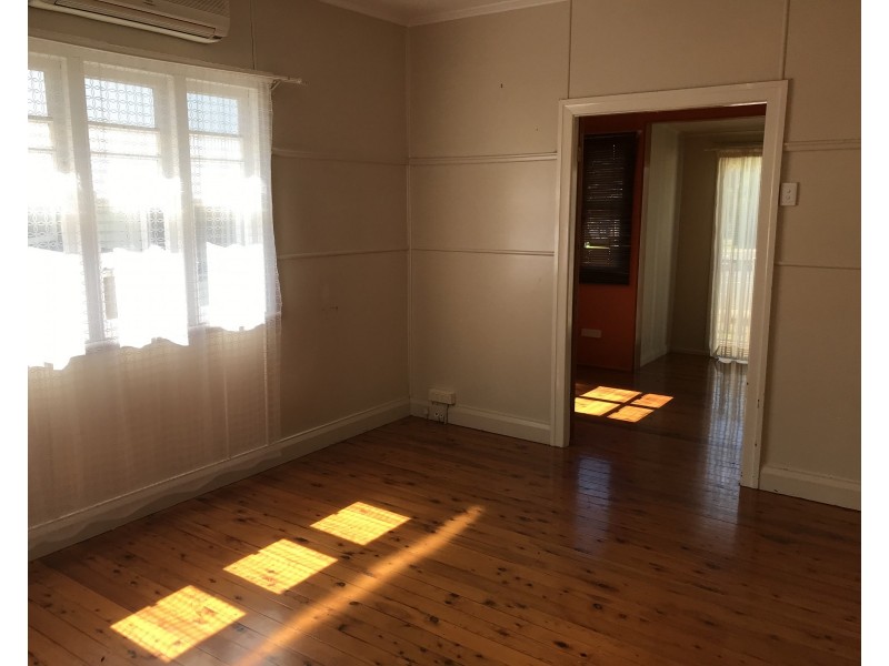 341 Tor Street, Wilsonton QLD 4350