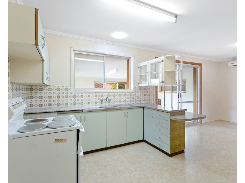 24 Paradise Street, Harristown QLD 4350