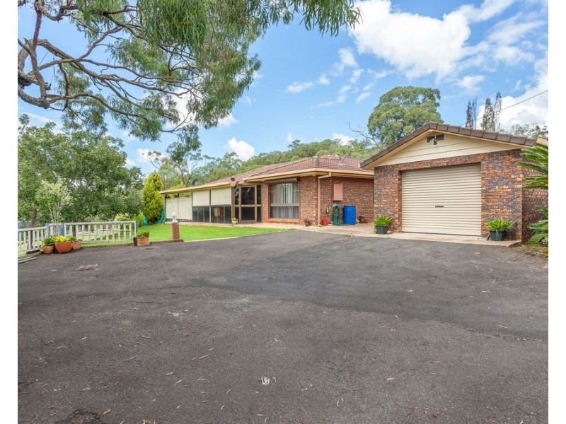 8 Cameron Crescent, Glenvale QLD 4350