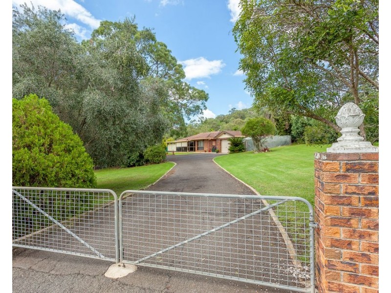 8 Cameron Crescent, Glenvale QLD 4350