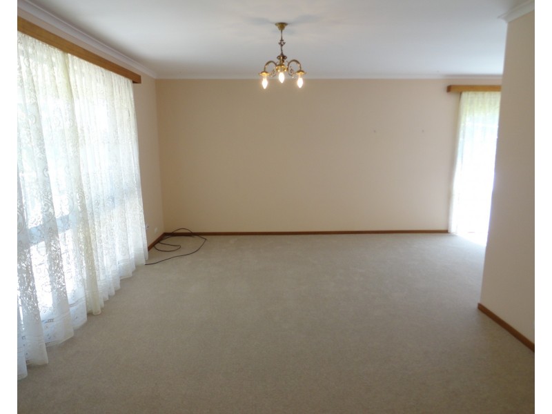 8 Cameron Crescent, Glenvale QLD 4350