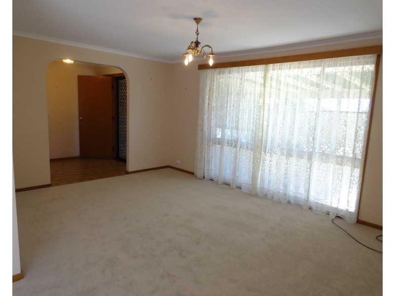 8 Cameron Crescent, Glenvale QLD 4350
