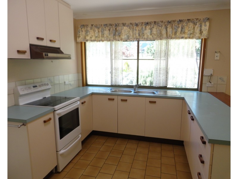 8 Cameron Crescent, Glenvale QLD 4350