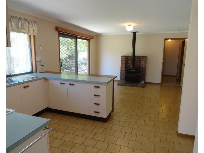 8 Cameron Crescent, Glenvale QLD 4350