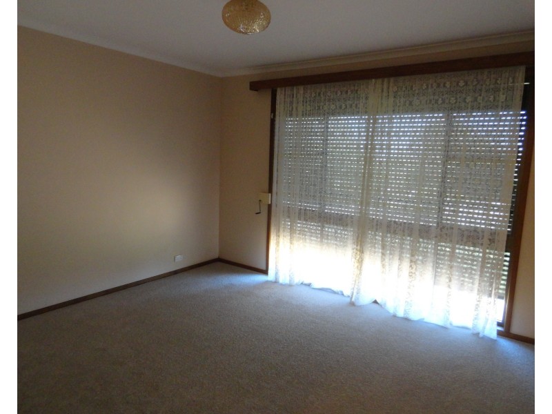 8 Cameron Crescent, Glenvale QLD 4350