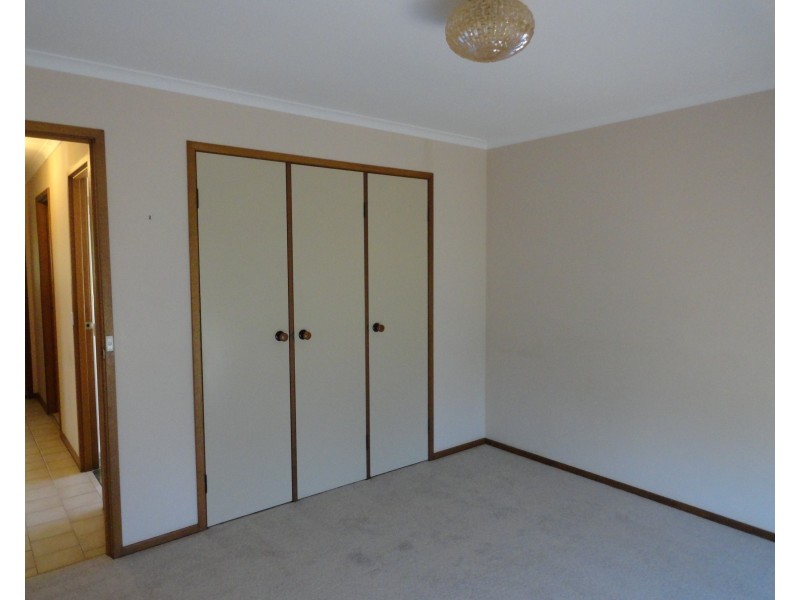 8 Cameron Crescent, Glenvale QLD 4350