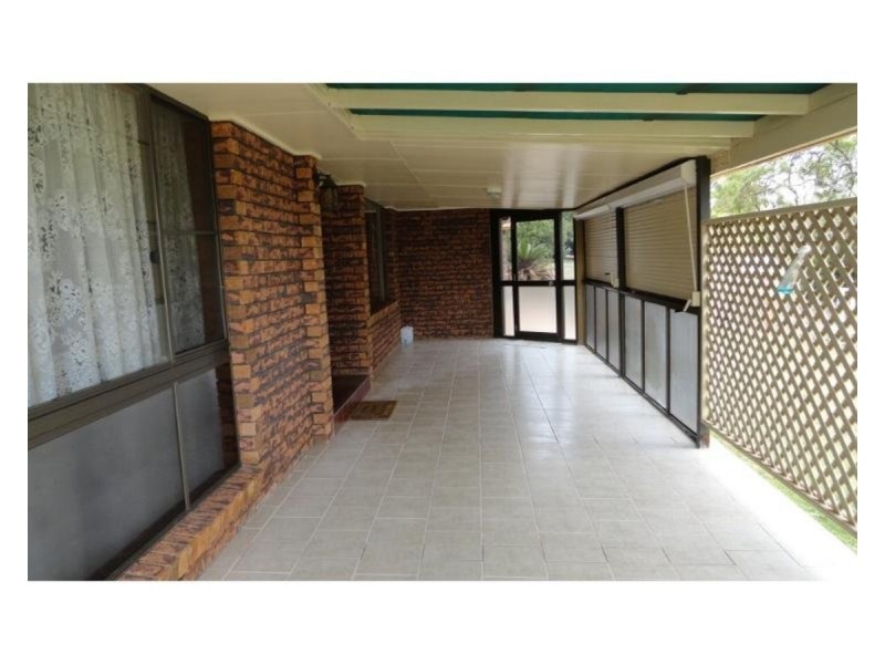 8 Cameron Crescent, Glenvale QLD 4350