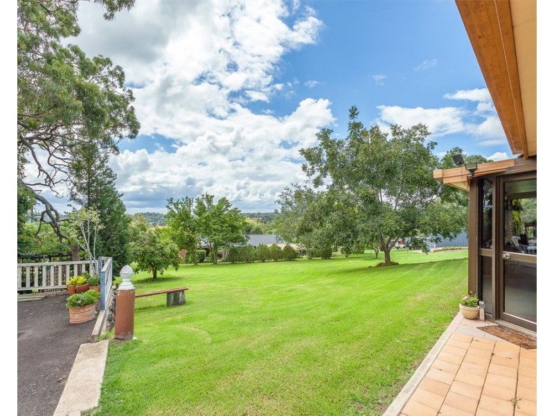 8 Cameron Crescent, Glenvale QLD 4350