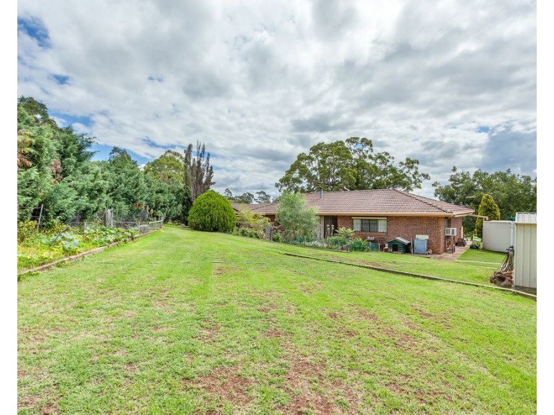 8 Cameron Crescent, Glenvale QLD 4350