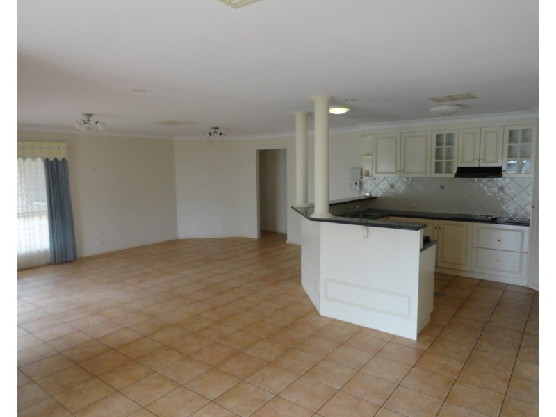 574 Hume Street, Middle Ridge QLD 4350