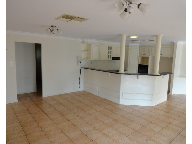 574 Hume Street, Middle Ridge QLD 4350