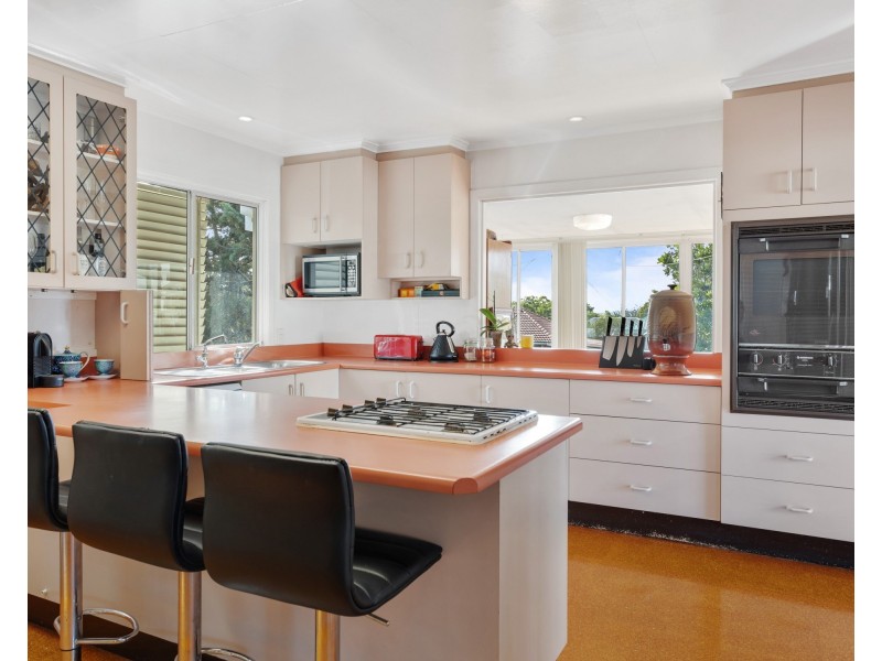 180 South Street (cnr Llewellyn Street), Centenary Heights QLD 4350