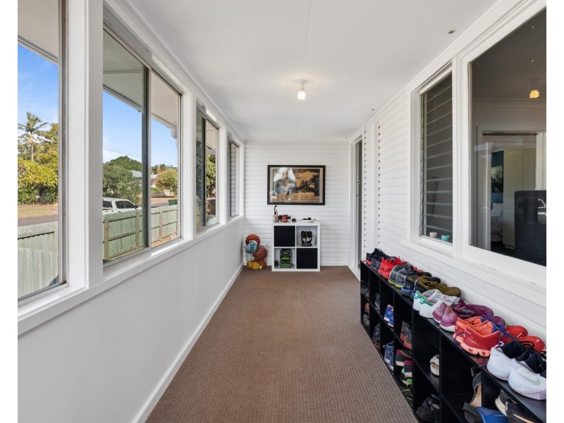 180 South Street (cnr Llewellyn Street), Centenary Heights QLD 4350