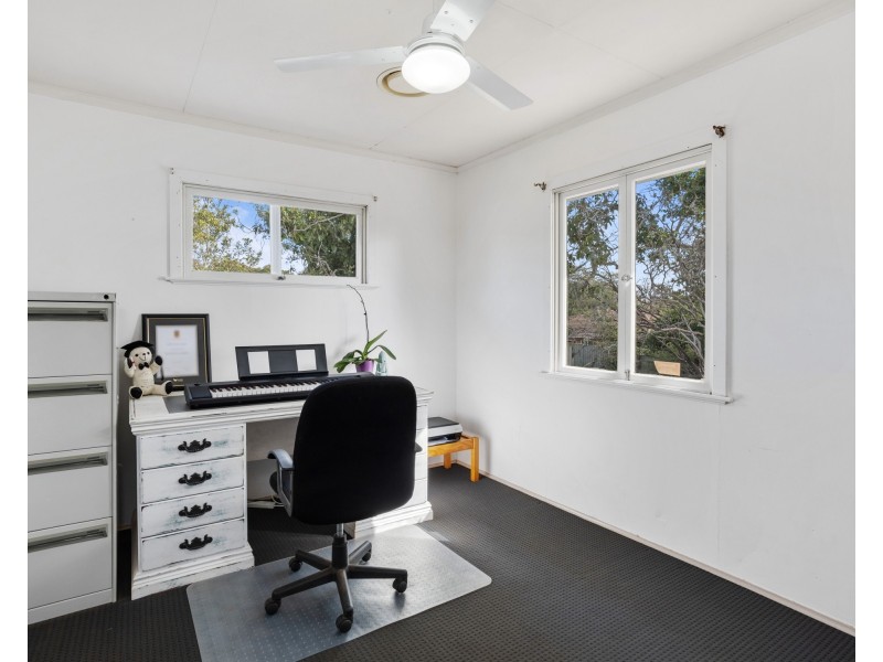 180 South Street (cnr Llewellyn Street), Centenary Heights QLD 4350