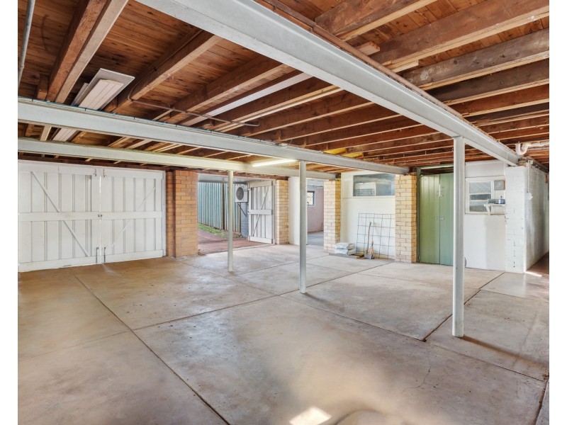 180 South Street (cnr Llewellyn Street), Centenary Heights QLD 4350